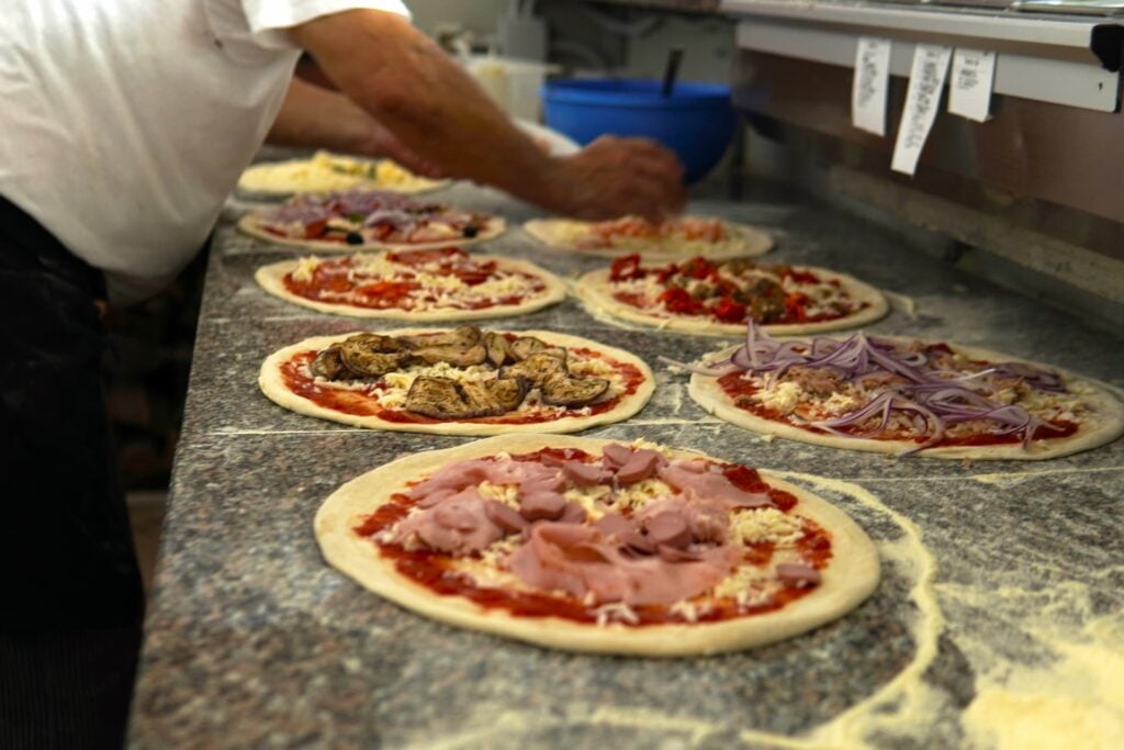 Igiene del personale in cucina pizza